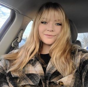 Meet your Posher, Alexia